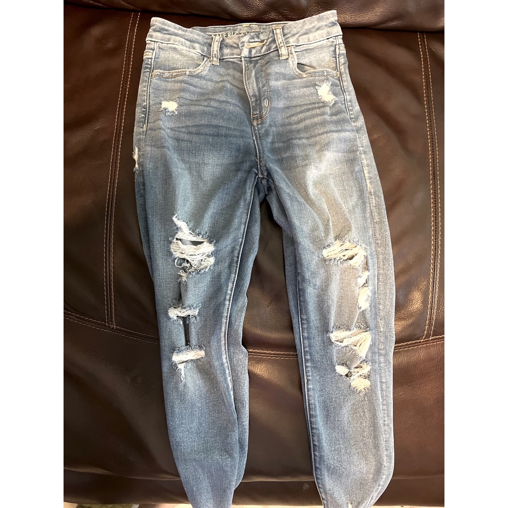 Brand new! American eagle ripped high rise curvy jeans